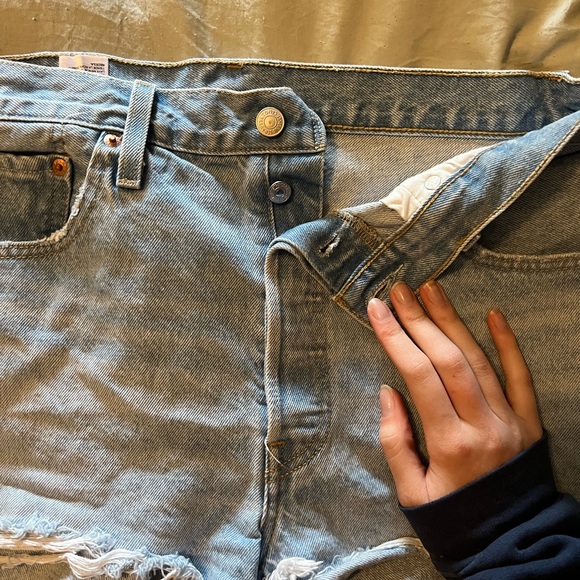 Levi shorts - Picture 3 of 4